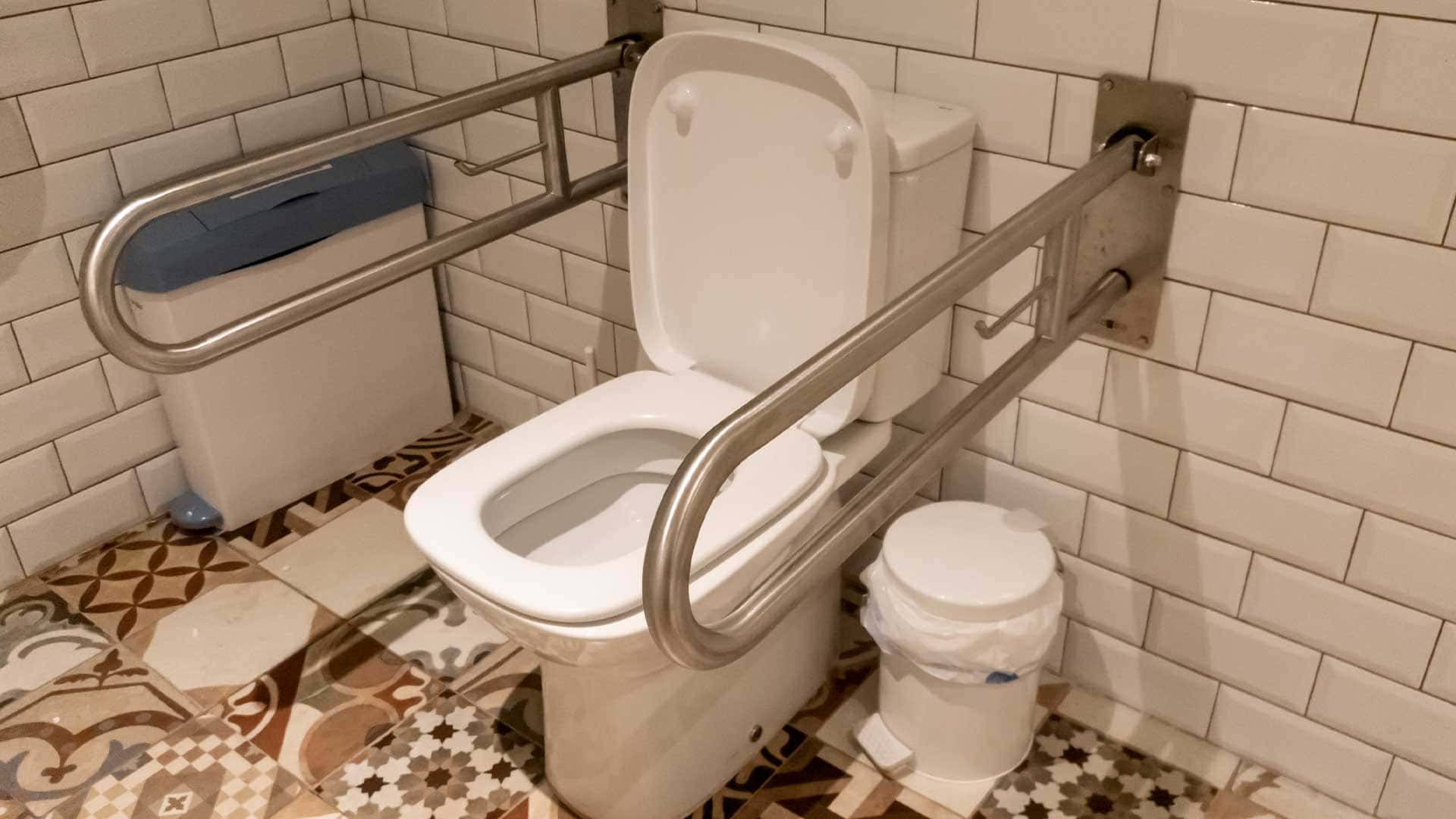 WC adapté dans un projet sanitaire Aquaservice
